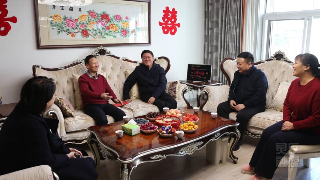 周鵬開展春節前夕走訪慰問活動